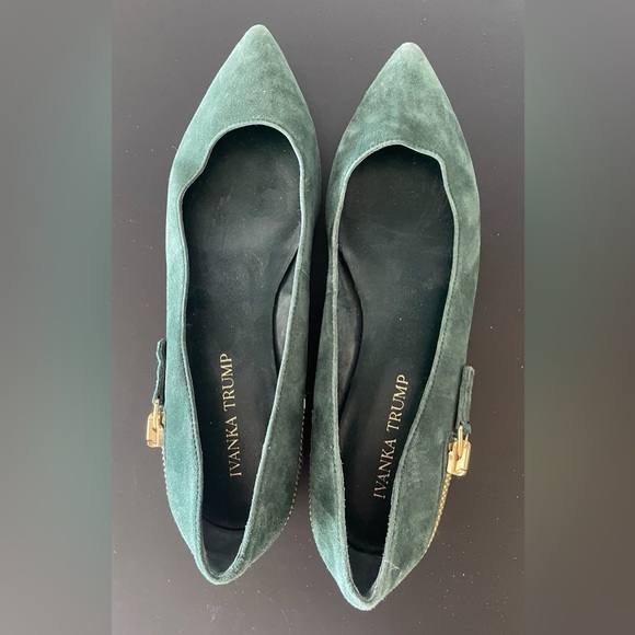 Ivanka Trump pointy flats with zipper accent size 7. Good preowned condition - Picture 1 of 5
